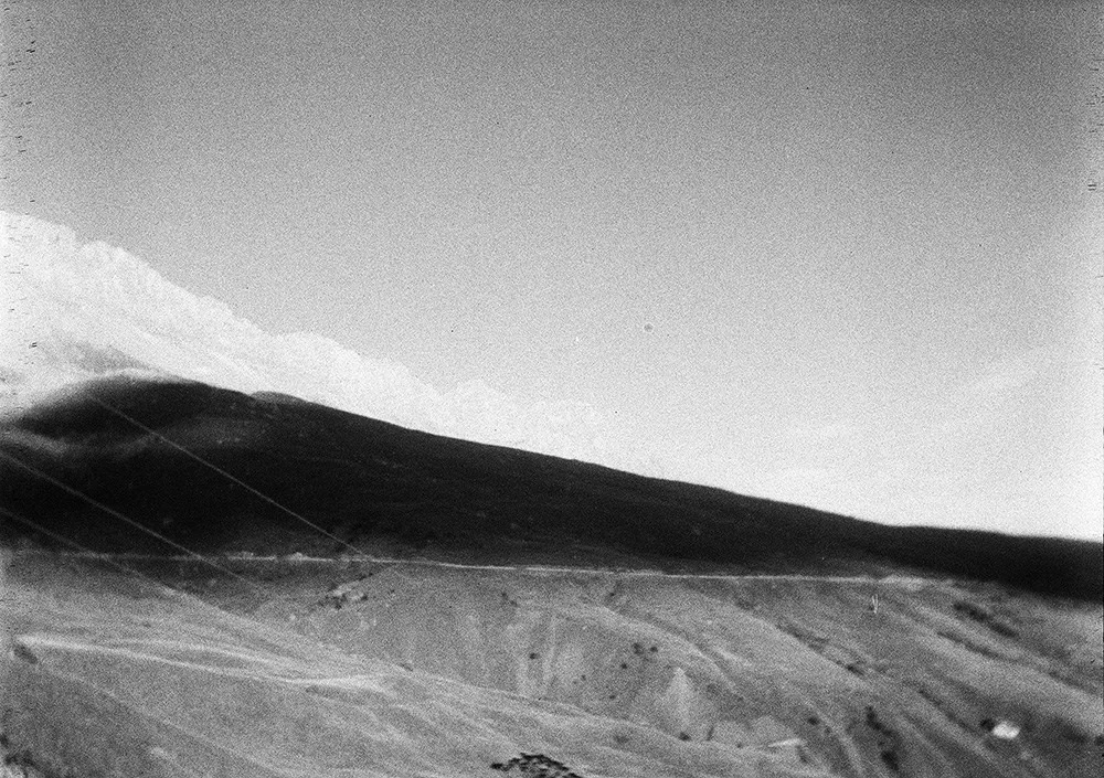 Чёрно-белая плёнка — грубое зерно и холод утренних гор